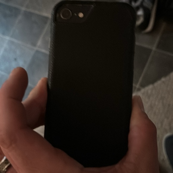 iPhone 8 unlocked comes with black case - Picture 2 of 2